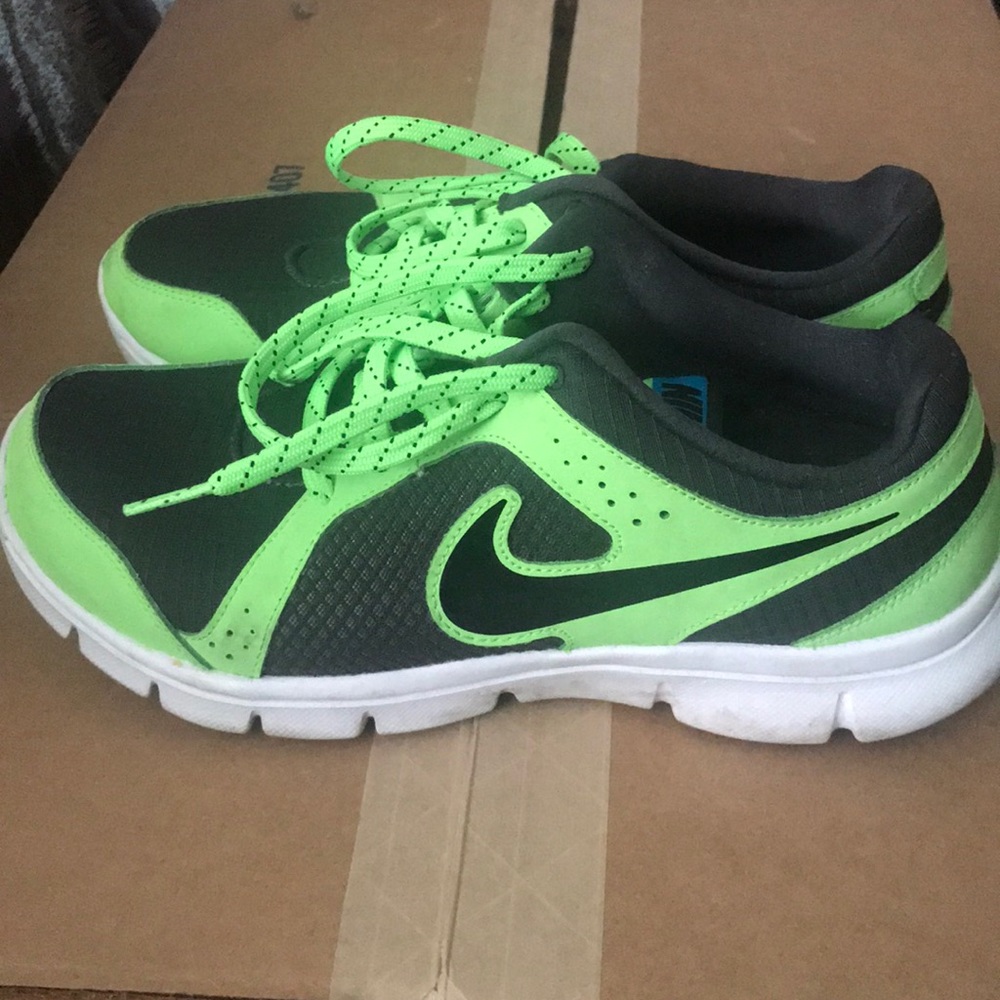 Nike Running Shoes/ Size 6Y(Boys)